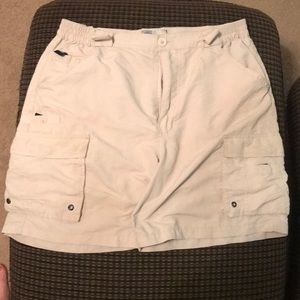Aftco 34” waist cream fishing shorts